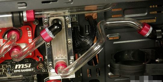 組裝水冷主機(jī)