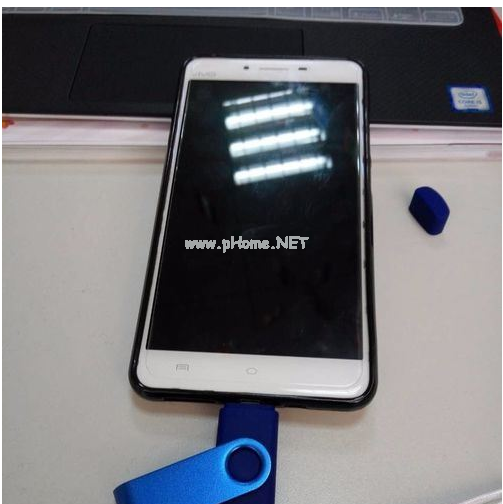 兩用u盤怎么在手機(jī)電腦上使用